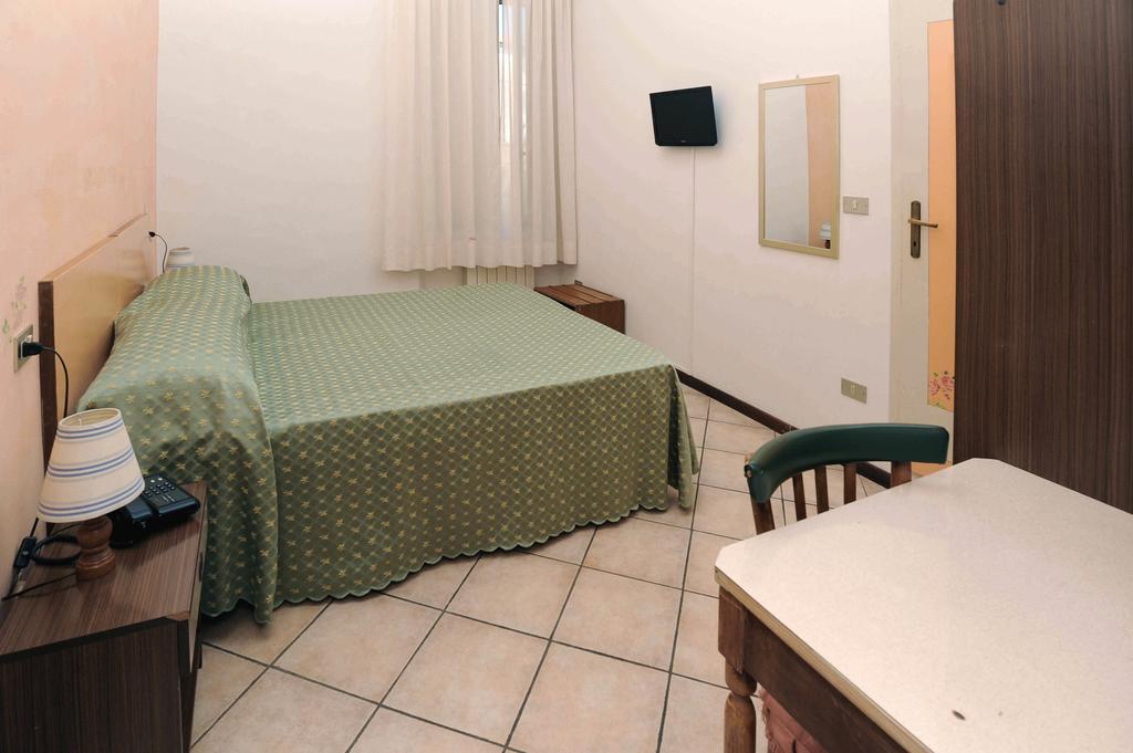 Hotel Marina Montecatini Terme Szoba fotó
