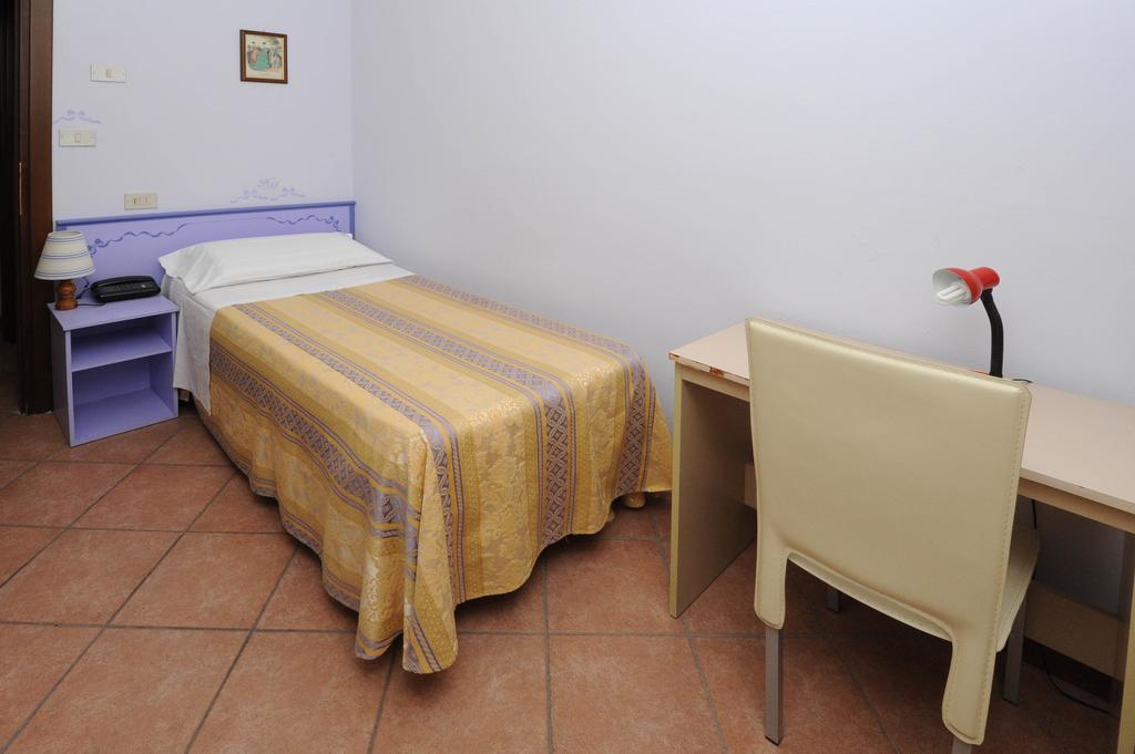Hotel Marina Montecatini Terme Szoba fotó