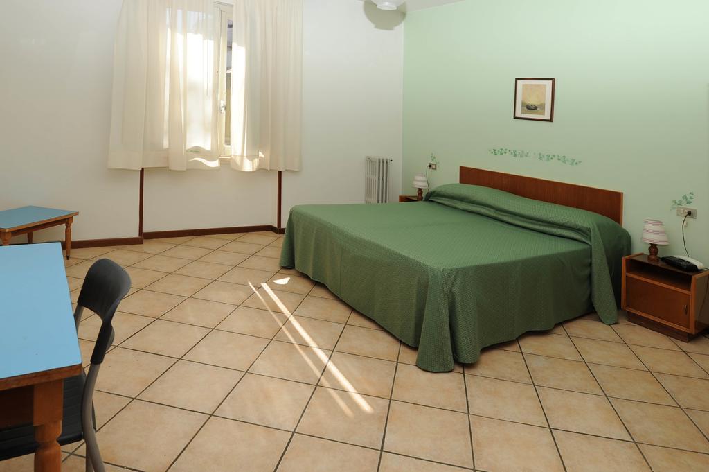 Hotel Marina Montecatini Terme Szoba fotó